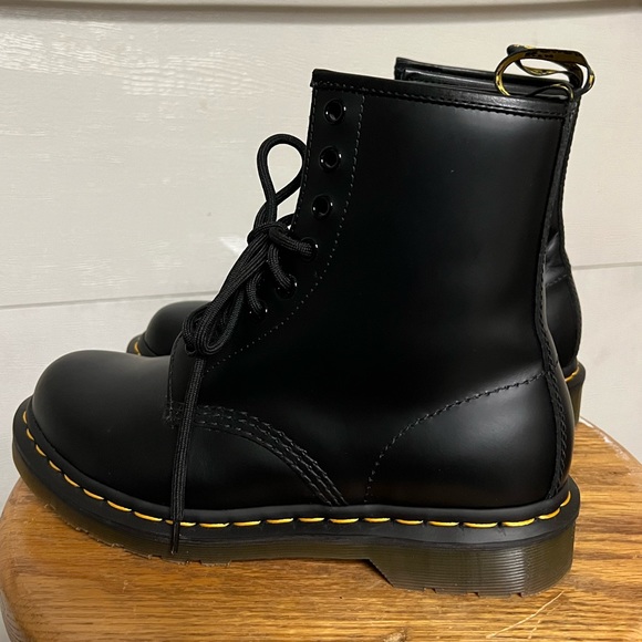 NWOT 1460 W BLACk Dr Martens size 7 - Picture 2 of 8